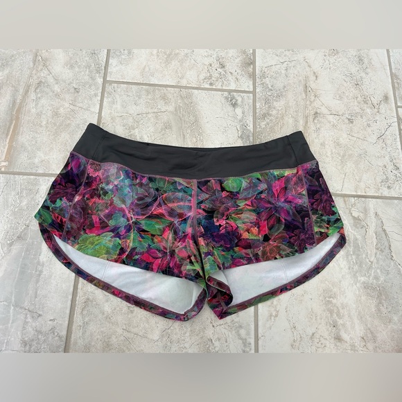 lululemon athletica Pants - Lululemon Speed Up Low-Rise Lined Short 2.5" Vivid Floral Tone Multi
Size 10